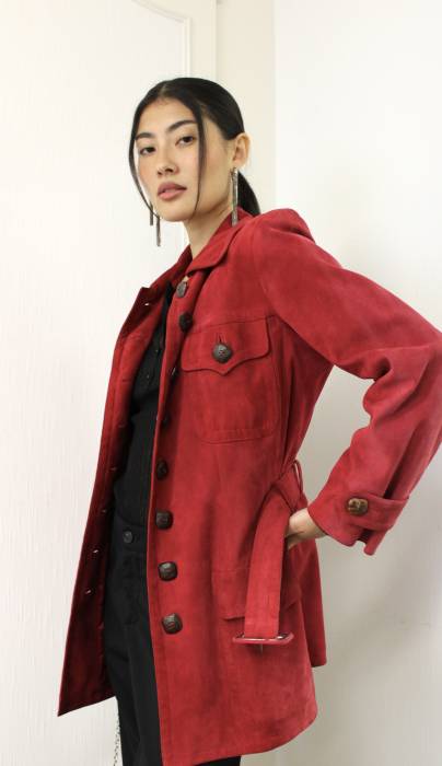 Veste en daim rouge à ceinture Yves Saint Laurent