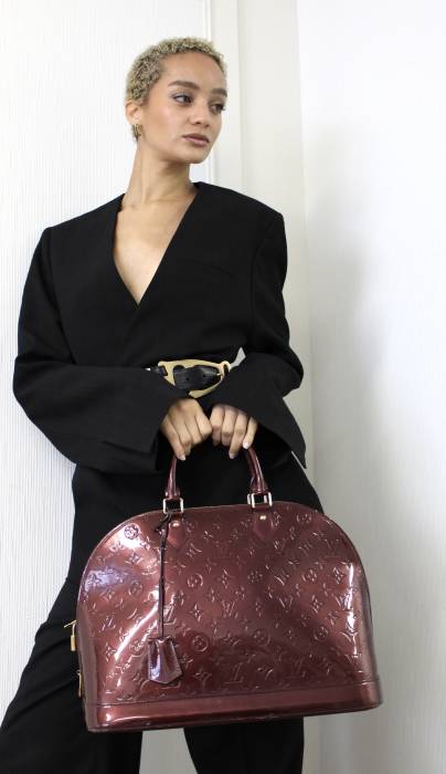 Alma bag in burgundy patent leather Louis Vuitton