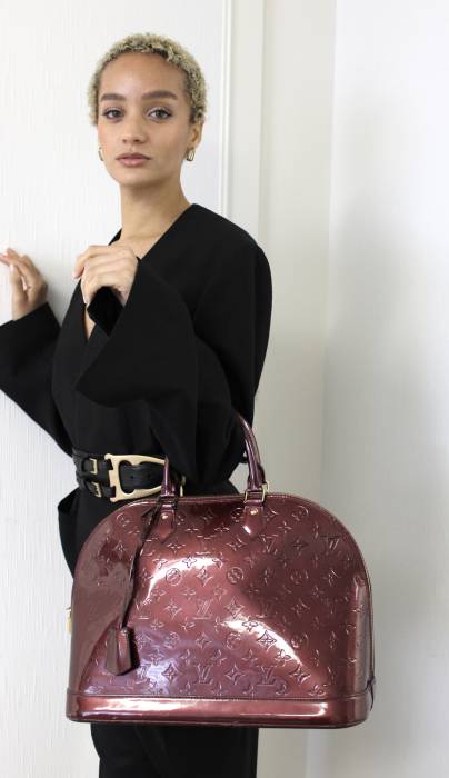 Alma bag in burgundy patent leather Louis Vuitton