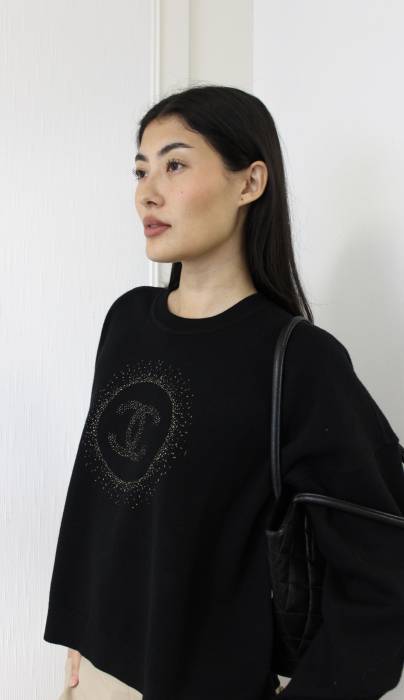 Black sweater with gold logo Chanel