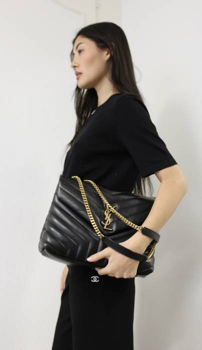 Sac Loulou Medium en cuir lisse noir Yves Saint Laurent