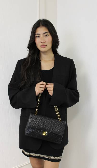 Timeless vintage 25 en cuir d’agneau noir Chanel