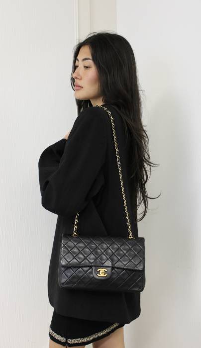 Timeless vintage 25 en cuir d’agneau noir Chanel
