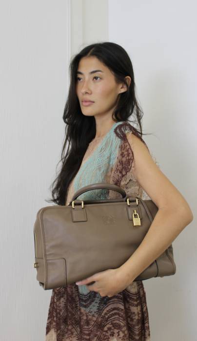 Sac Amazona en cuir taupe Loewe