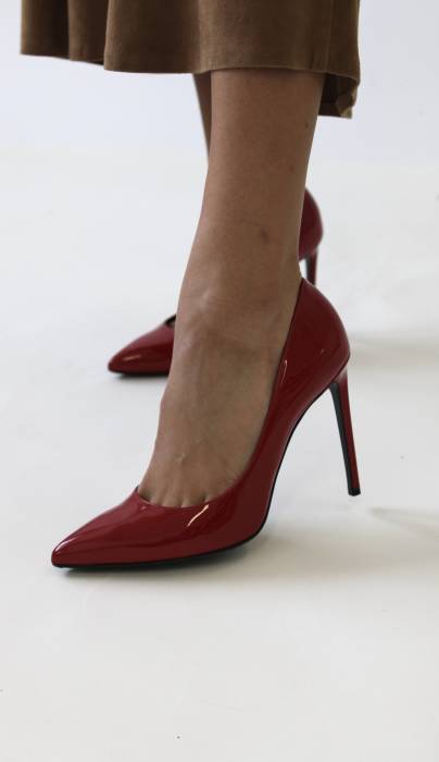 Escarpins en cuir vernis rouge Yves Saint Laurent