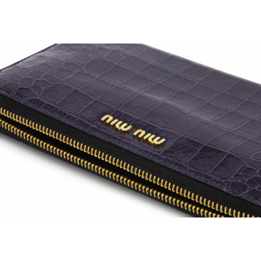 Croco embossed leather wallet