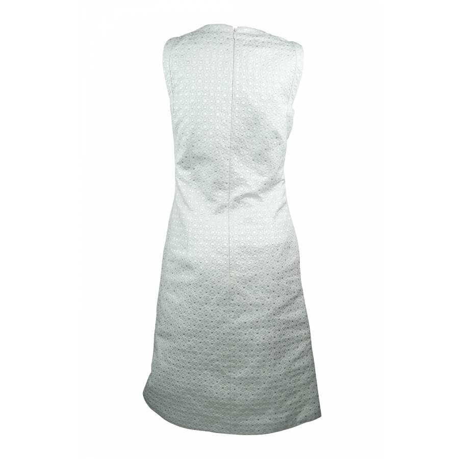 White slim-fitting dress