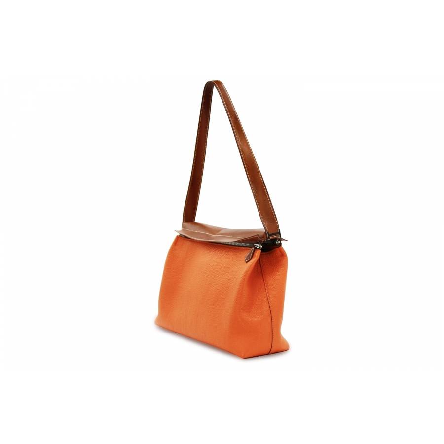 Orangefarbene Lederhandtasche