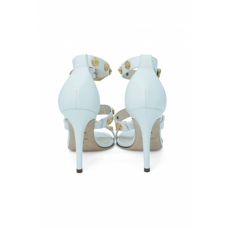 Weiße Versace-Sandalen mit Absatz