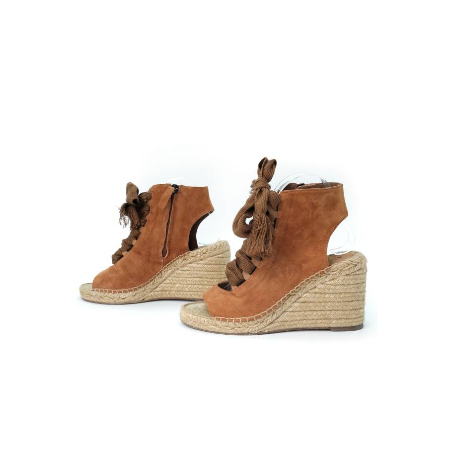 Chloé sandals in camel suede