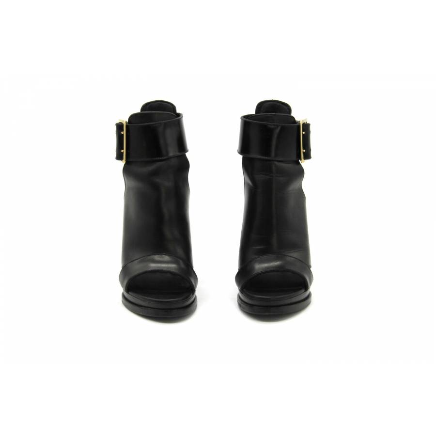 Burberry black leather boots