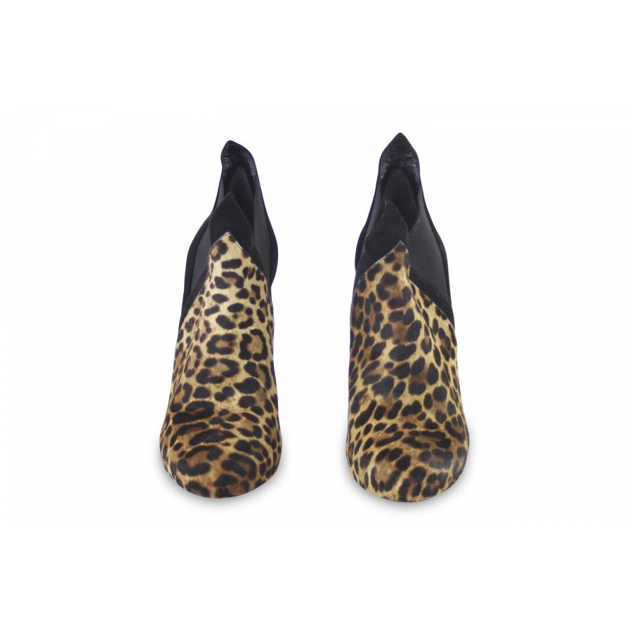 Stiefel mit Leopardenmuster