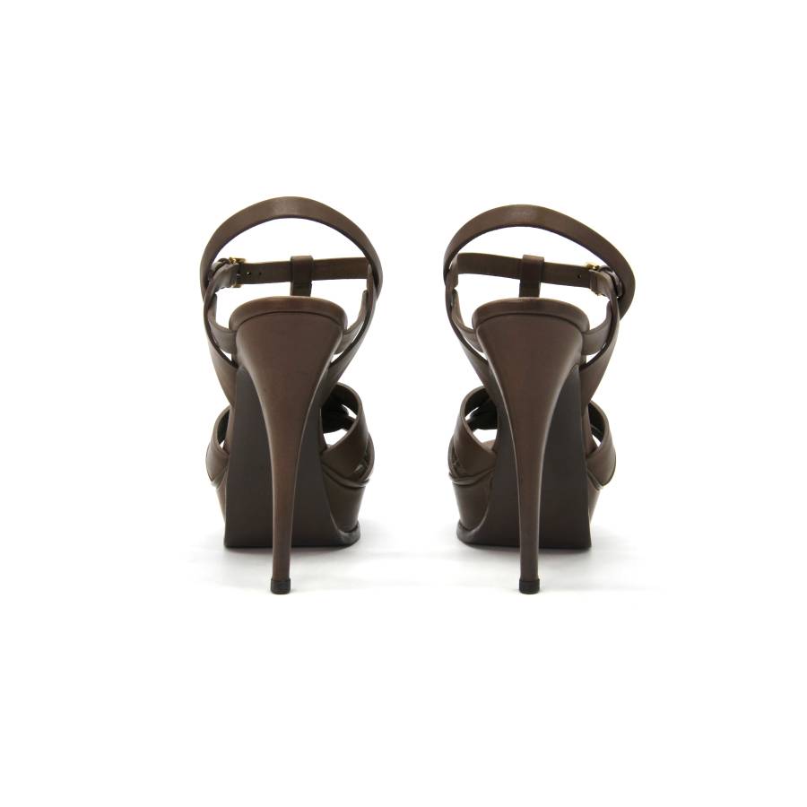 Tribute sandals in brown leather