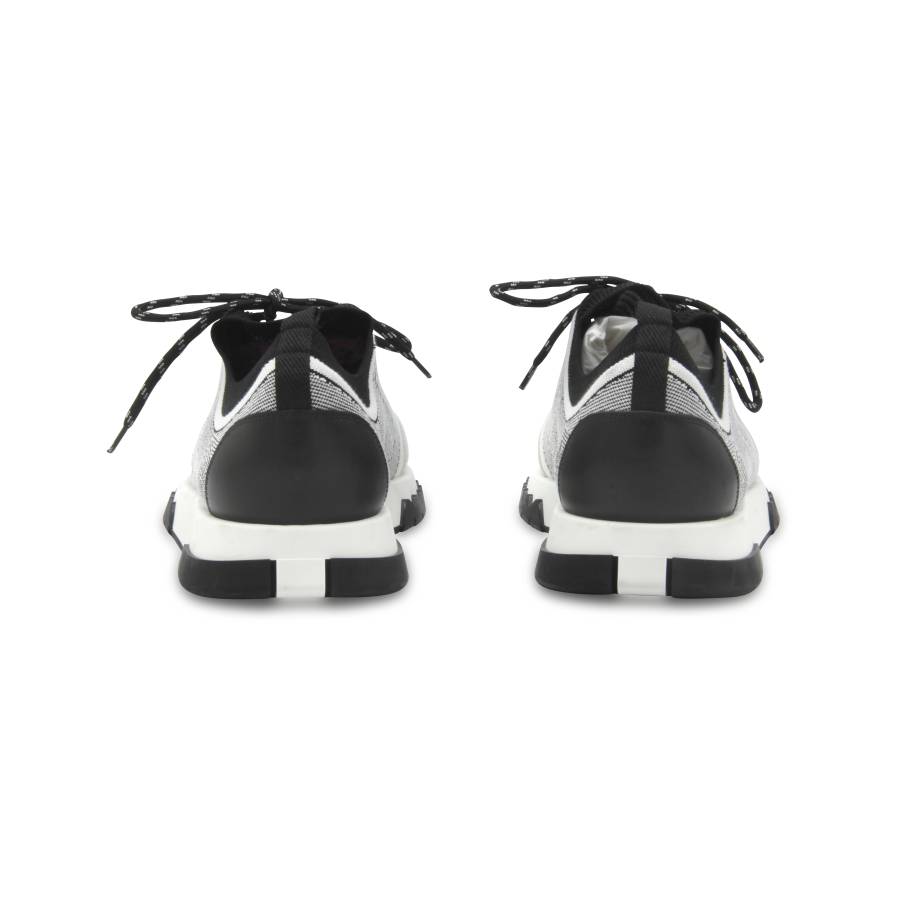 Schwarz-weiße Sneakers von Hermès