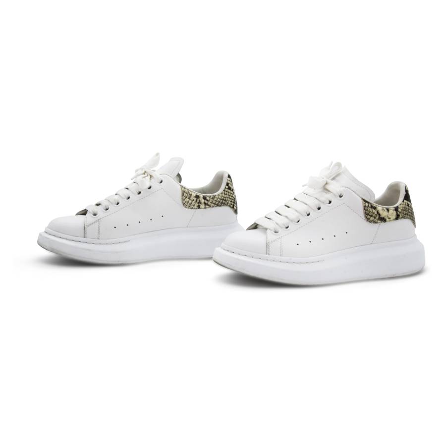 Alexander McQueen Sneakers aus weißem Leder