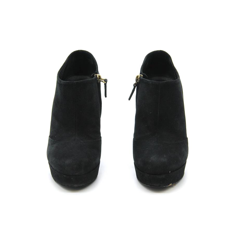 Yves Saint Laurent black heel boots
