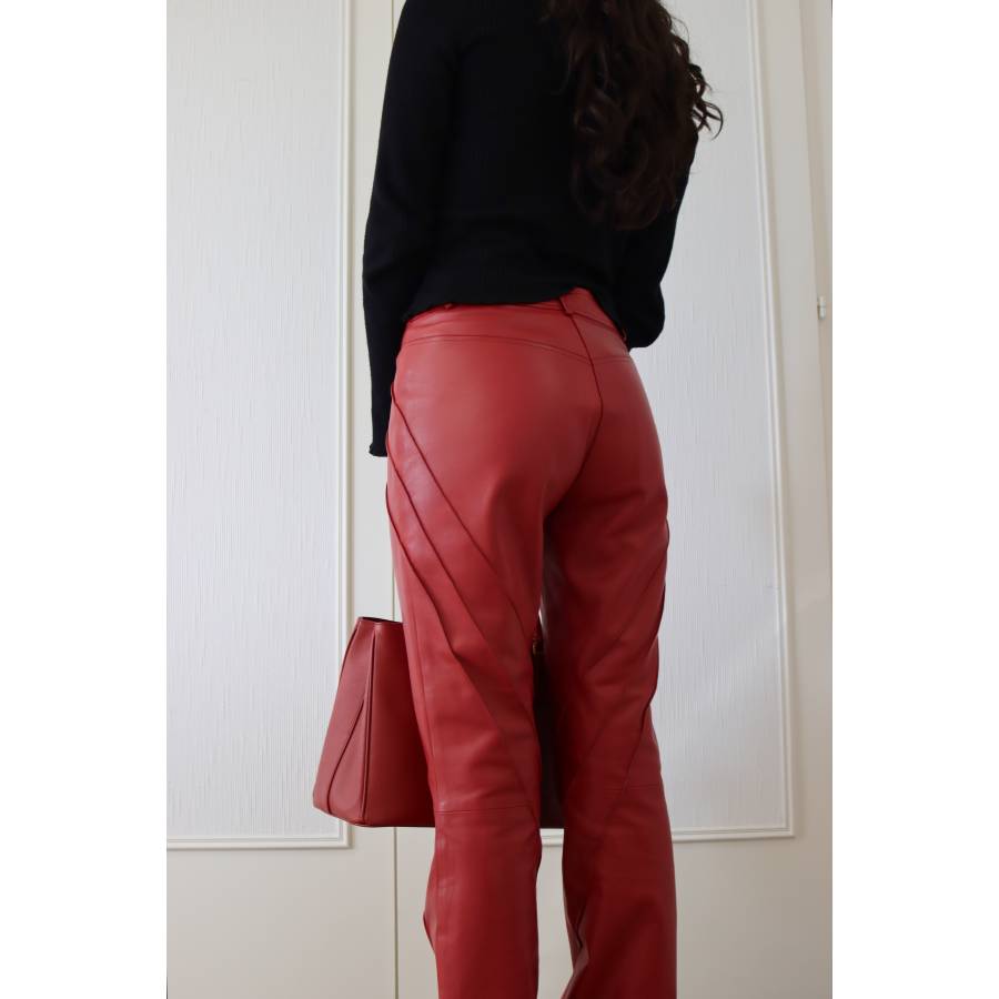 Pantalon en cuir rouge