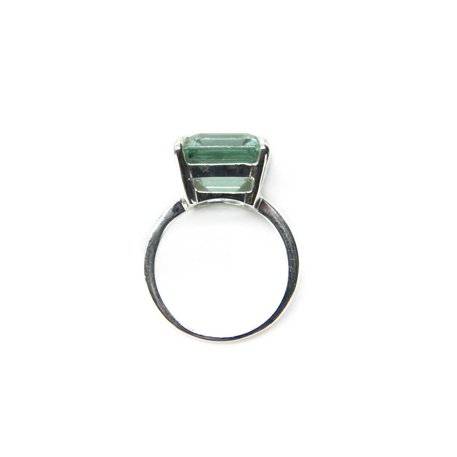Silver ring with light green quartz stone