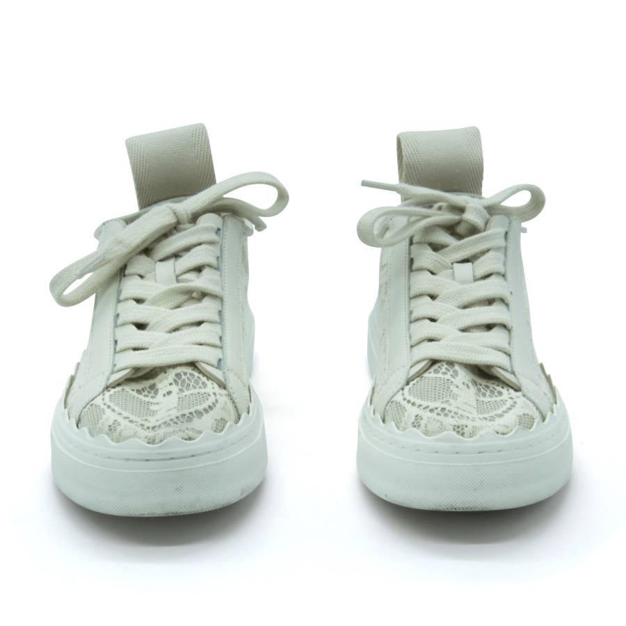 Sneakers aus weißer Spitze