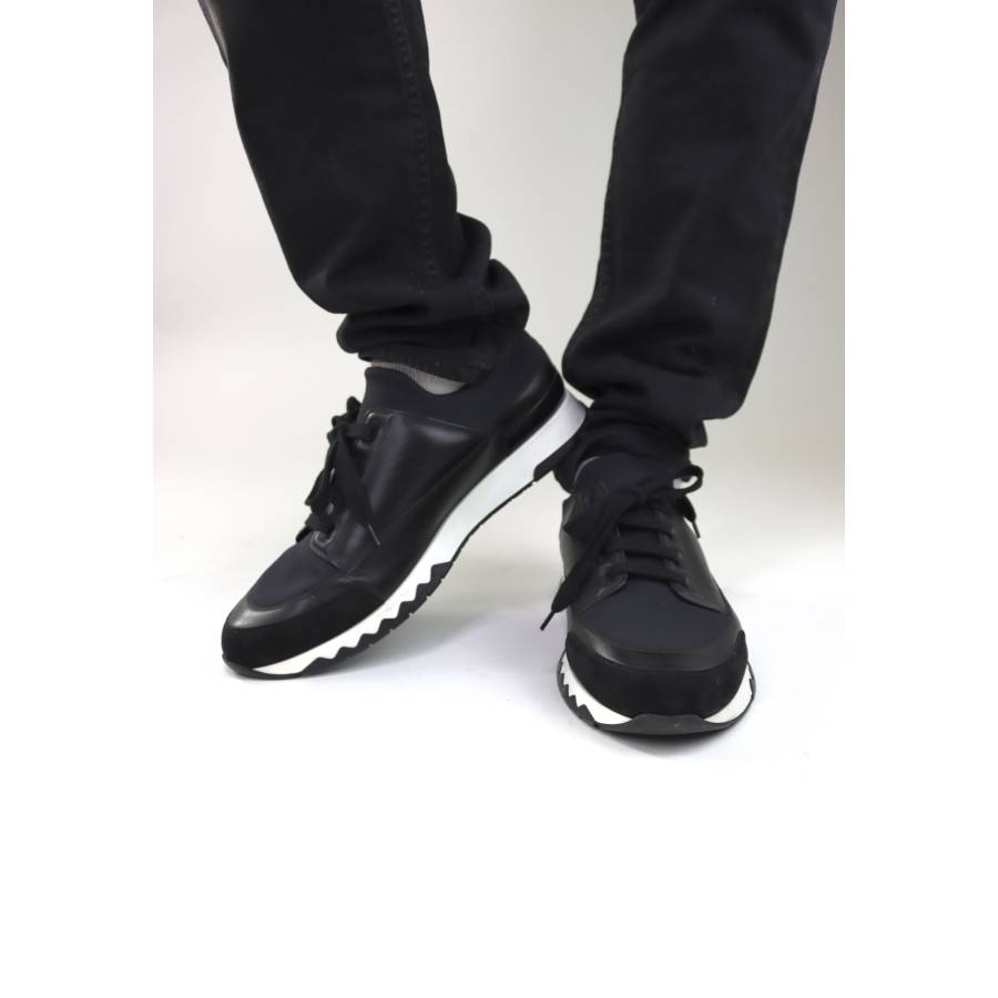 Hermès Sneakers aus schwarzem Leder