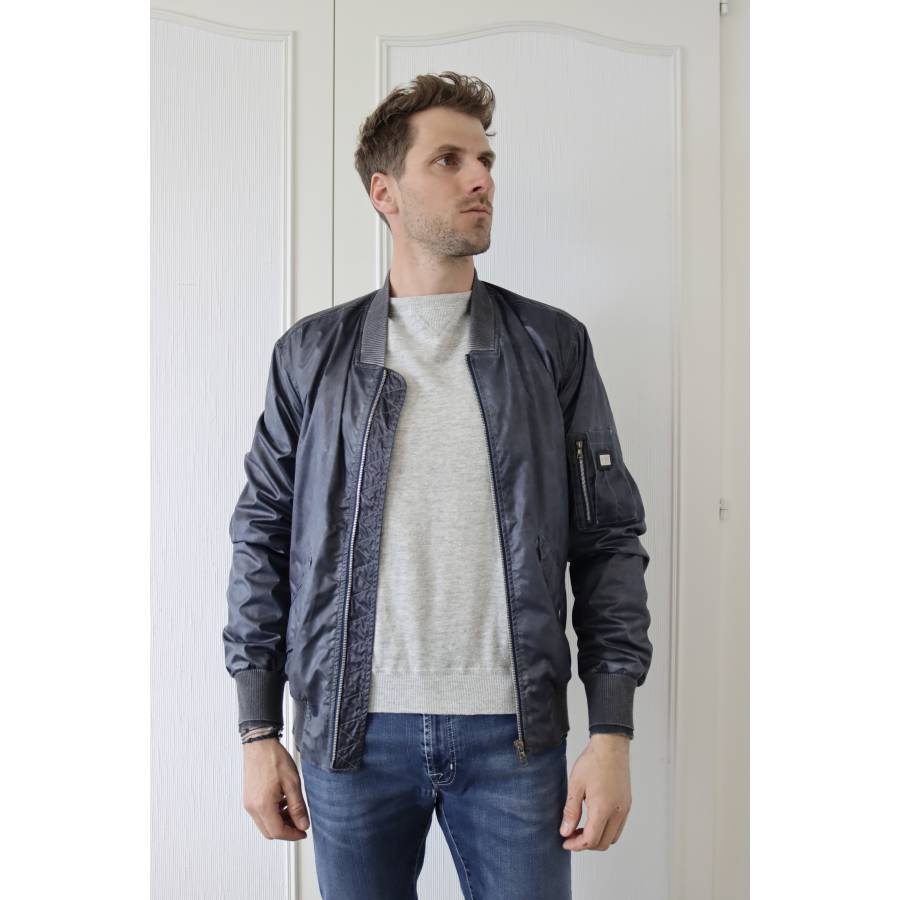 Nylon jacket with blue lining