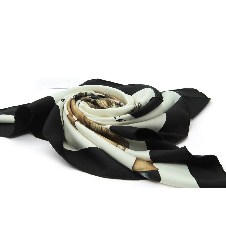 Foulard noir et blanc en soie