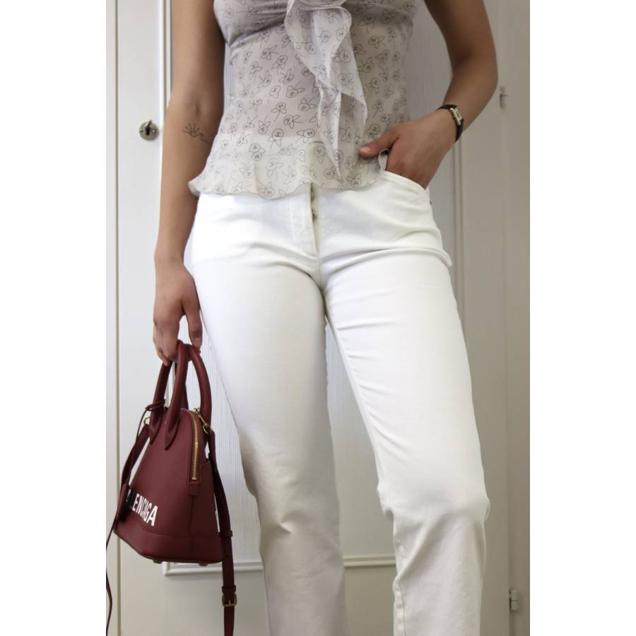 White jeans with pockets