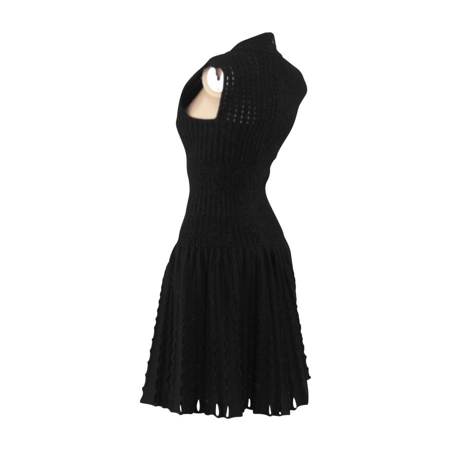 Black dress in openwork wool