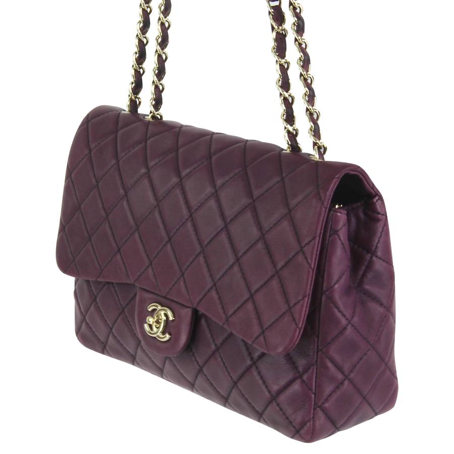 Classic flap jumbo bag in purple leather