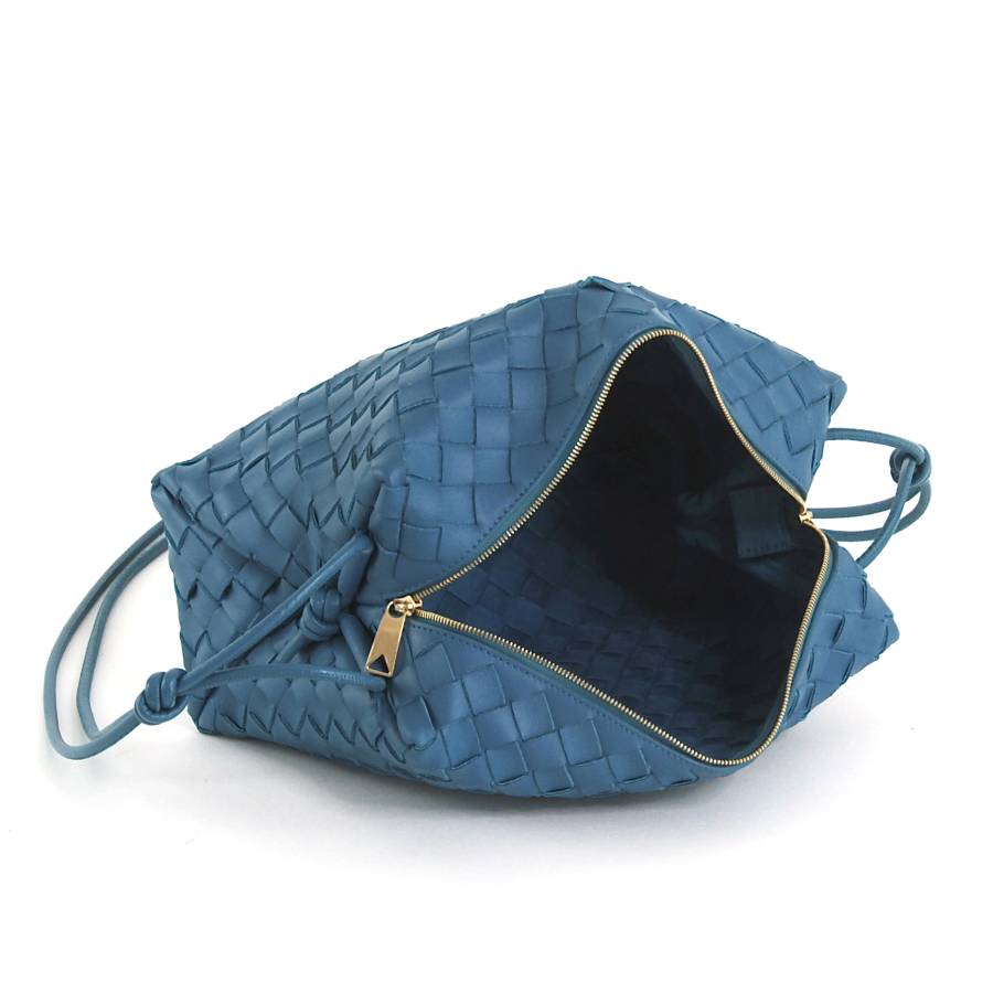 Loop bag in blue leather
