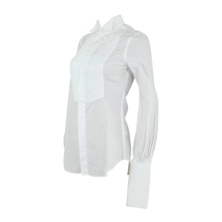 Long-sleeved white shirt