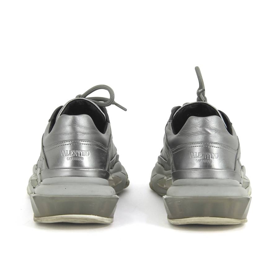 Silberne Sneakers