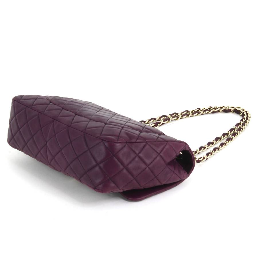 Classic flap jumbo bag in purple leather