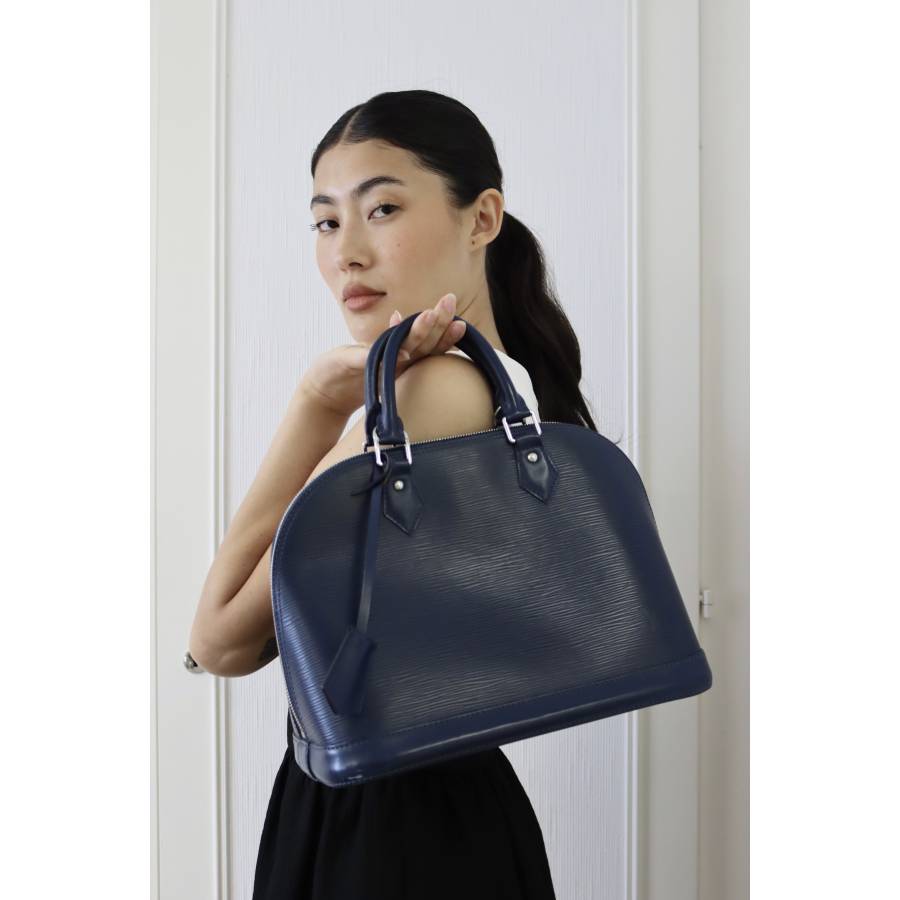 Alma PM bag in blue epi leather