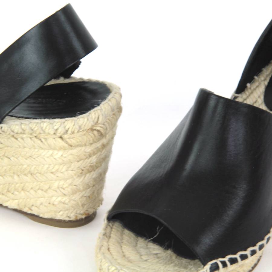 Sandales compensées en cuir noir
