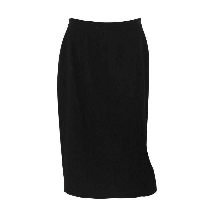 Classic long skirt in black wool