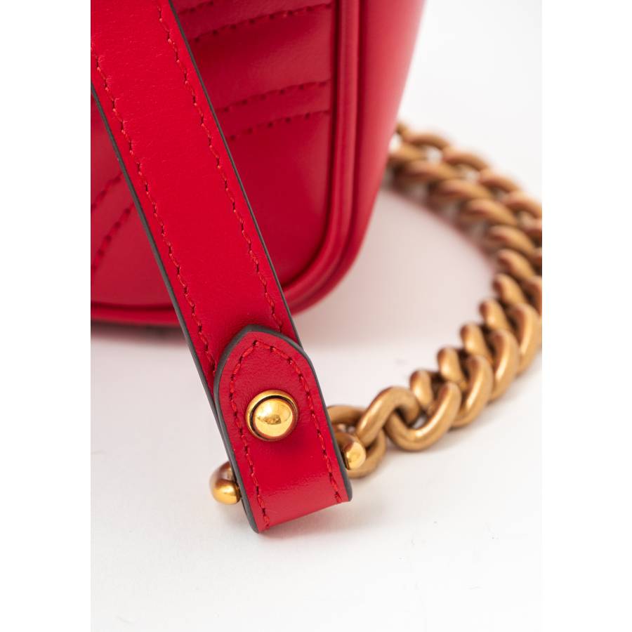 Kleine Gucci Marmont Tasche aus rotem Leder