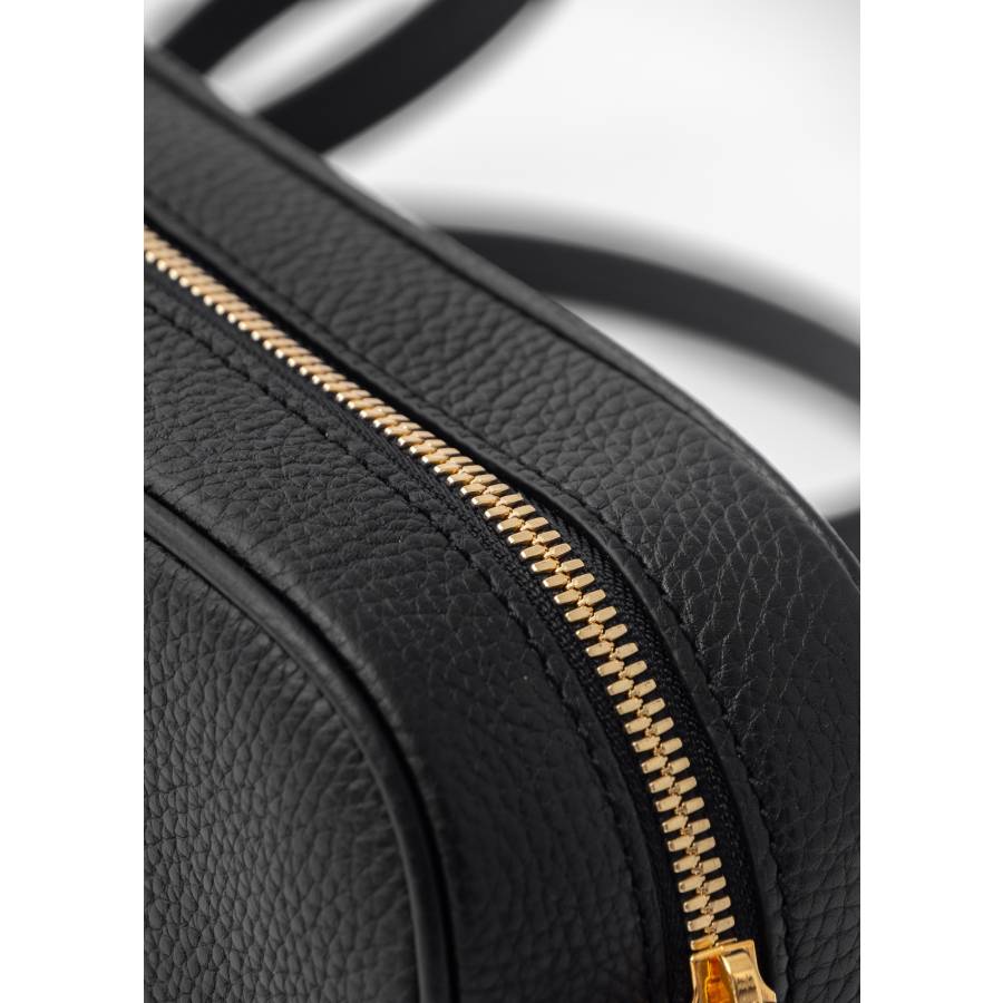 Blondie-Tasche aus schwarzem Leder mit goldenen Schmuckstücken
