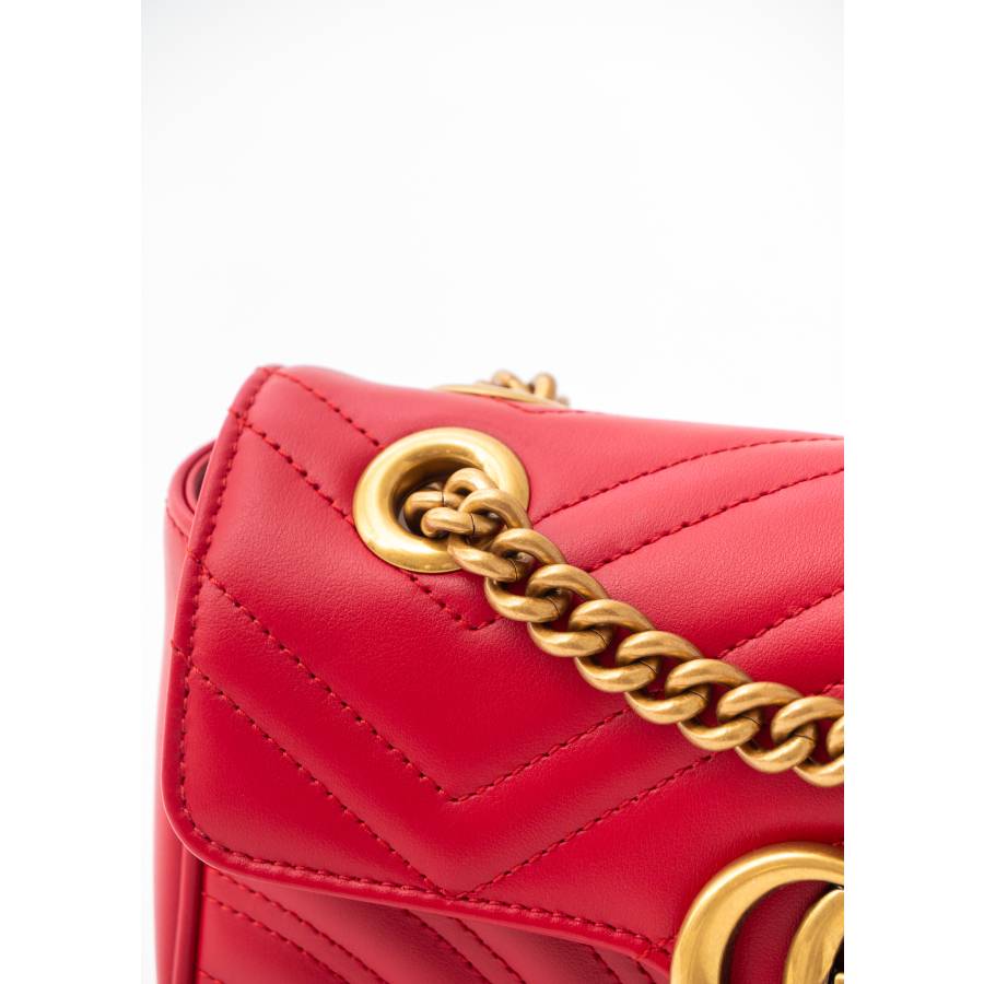Kleine Gucci Marmont Tasche aus rotem Leder