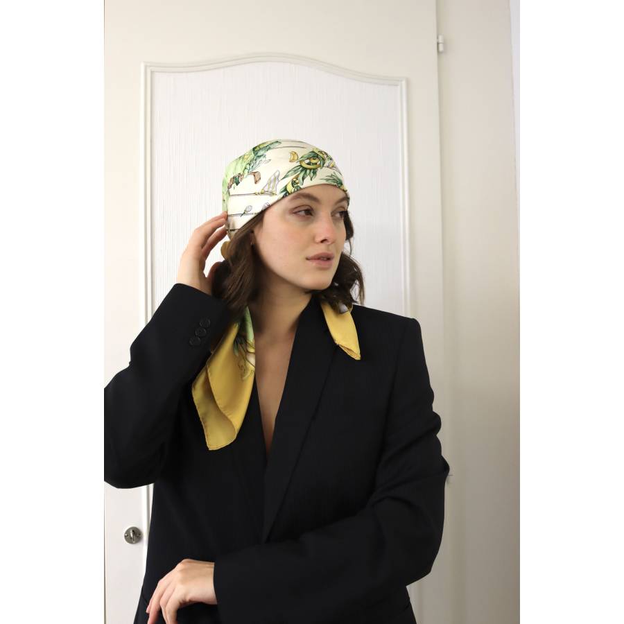 Golf theme" scarf in yellow and green silk