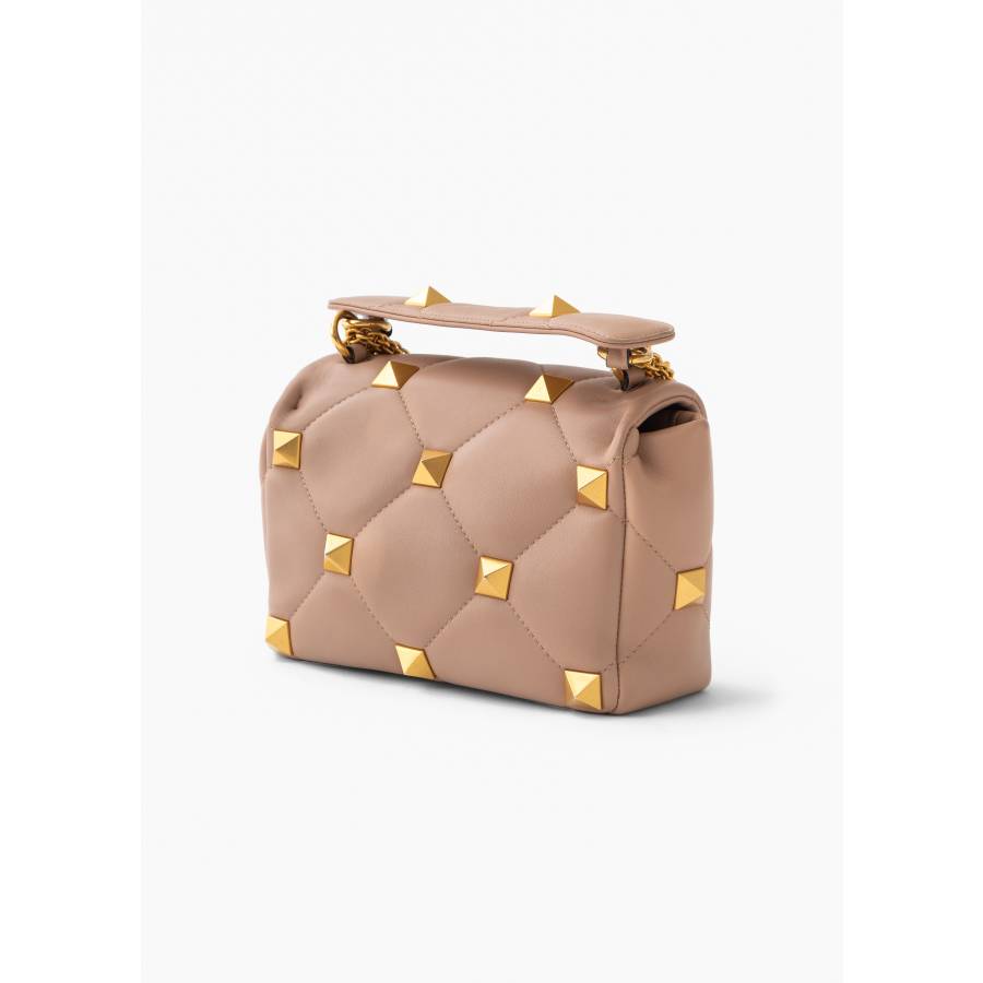 Beige leather bag with gold jewelry