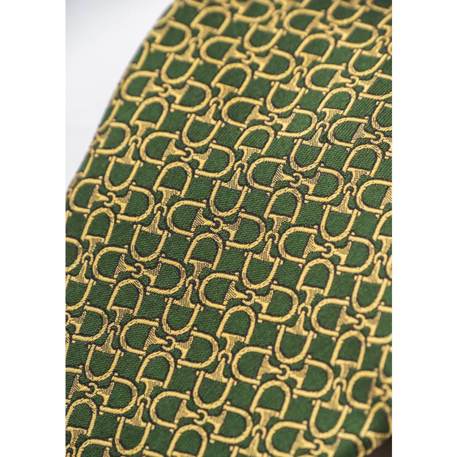 Light and dark green silk tie