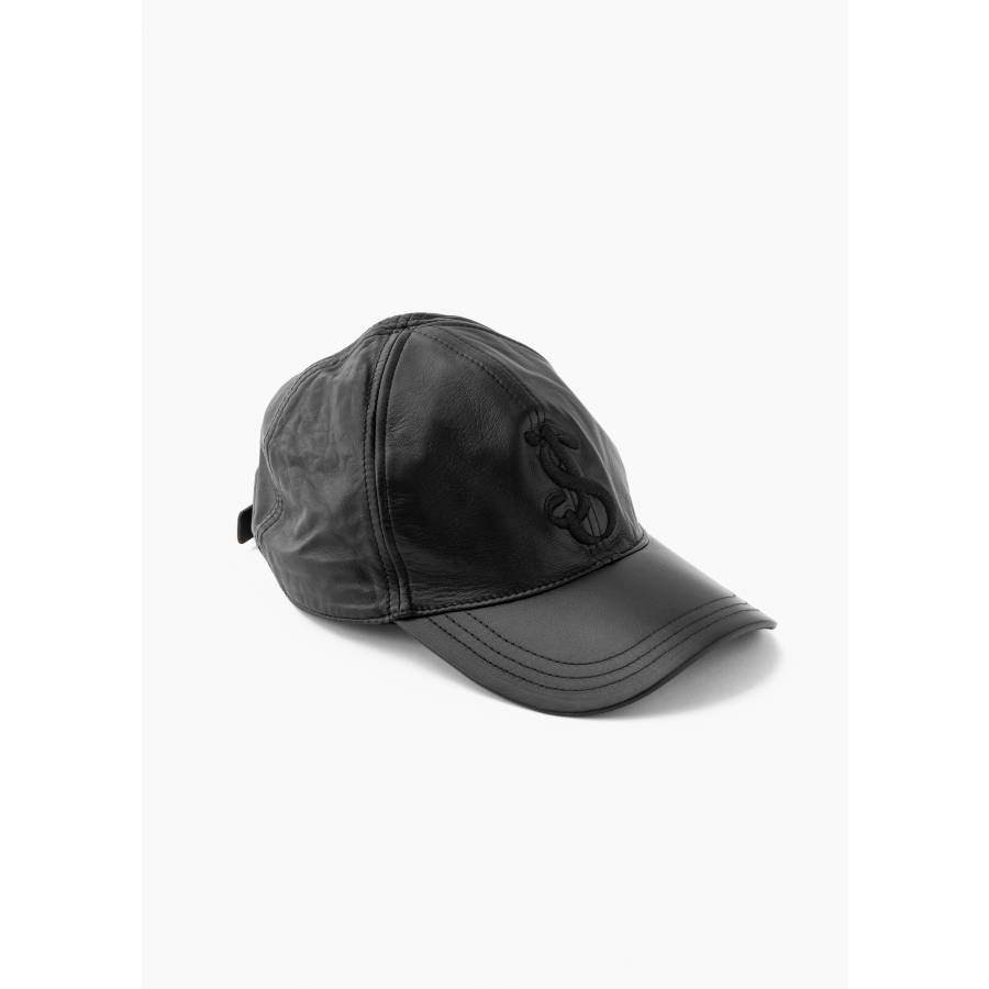 Mütze aus schwarzem Leder