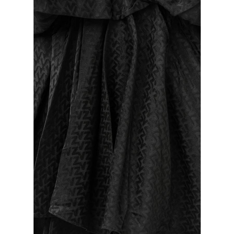 Robe noire en soie