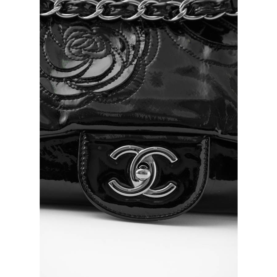 Sac Chanel Maxi Jumbo Classic Flap en cuir vernis noir
