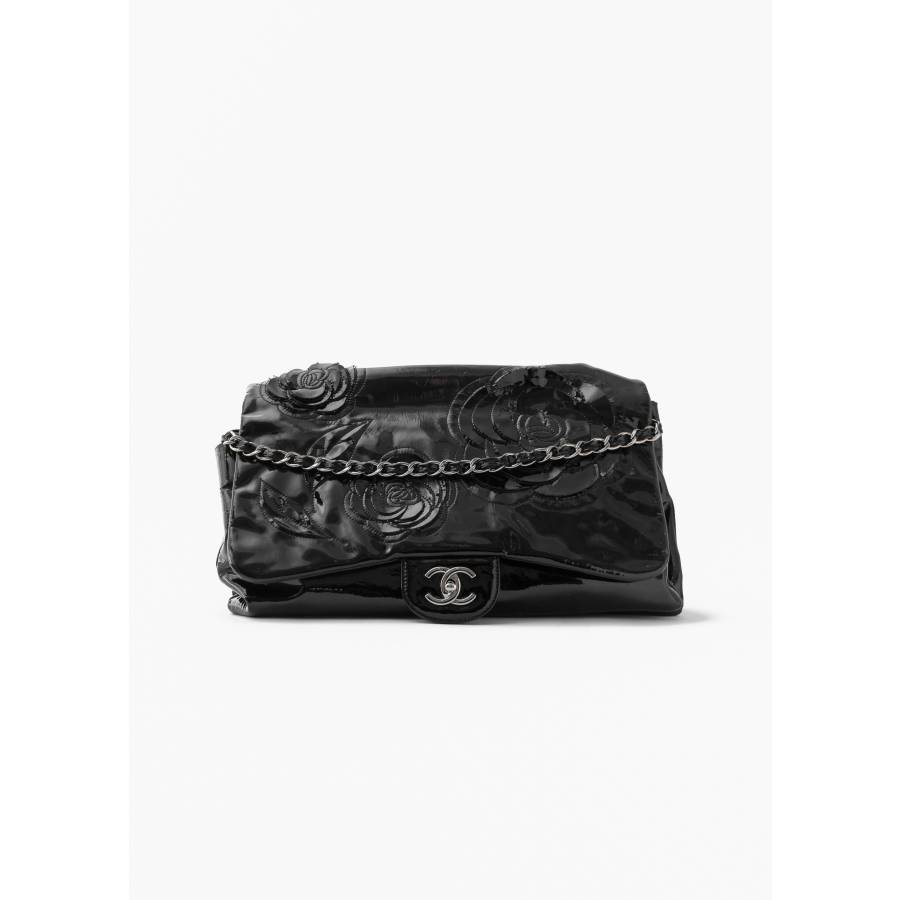 Chanel Maxi Jumbo Classic Flap bag in black patent leather