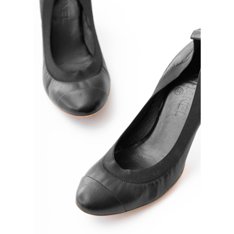 Chaussures à talon noires en cuir