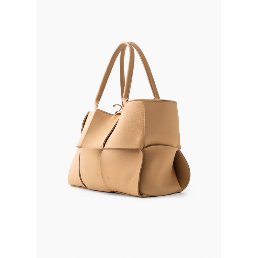 Arco tote bag in beige woven leather