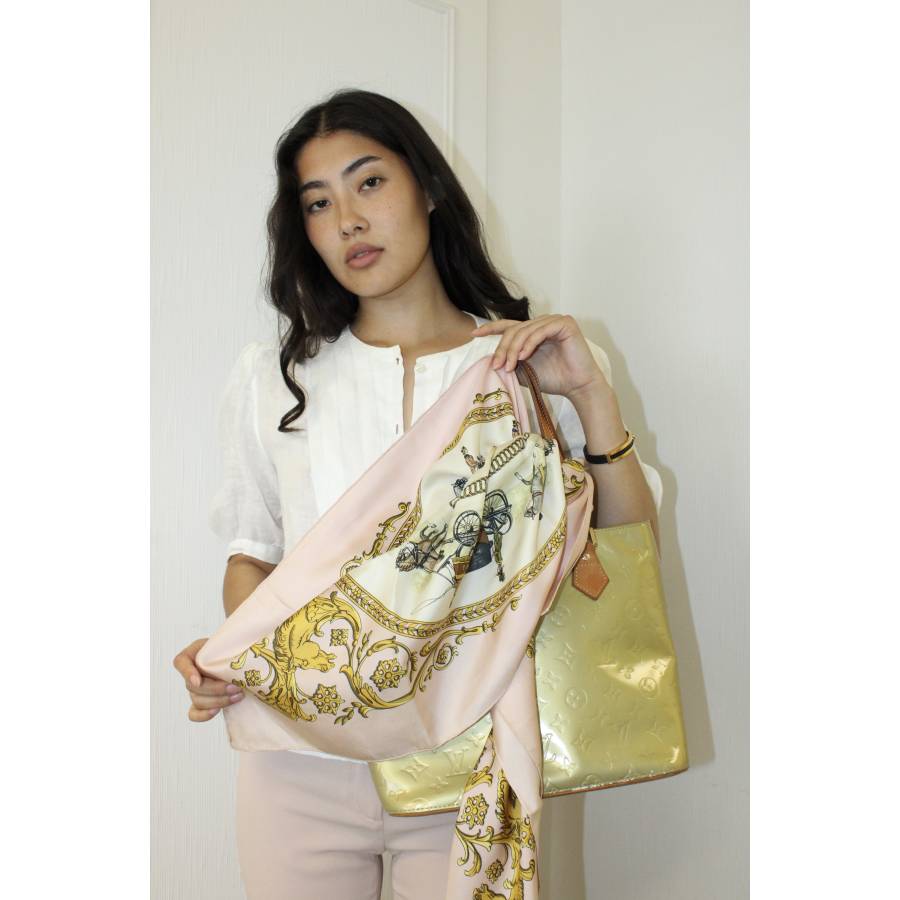 Foulard "La Promemade de Longchamps" rose