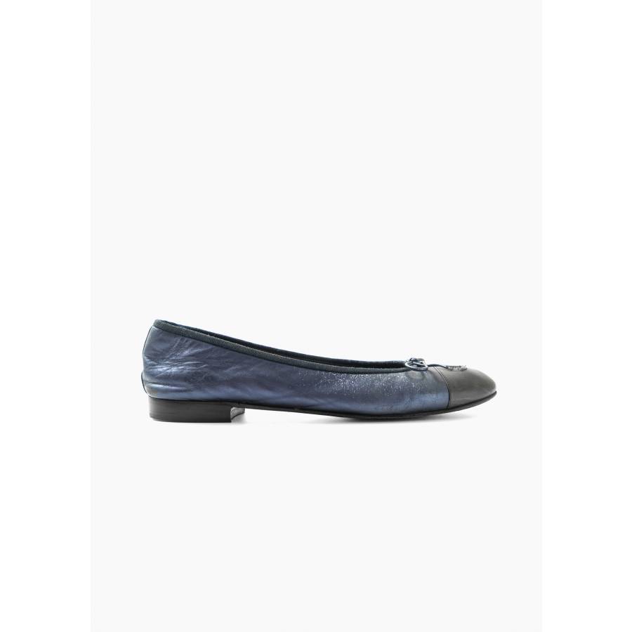 Metallic-blaue Ballerinas aus Leder